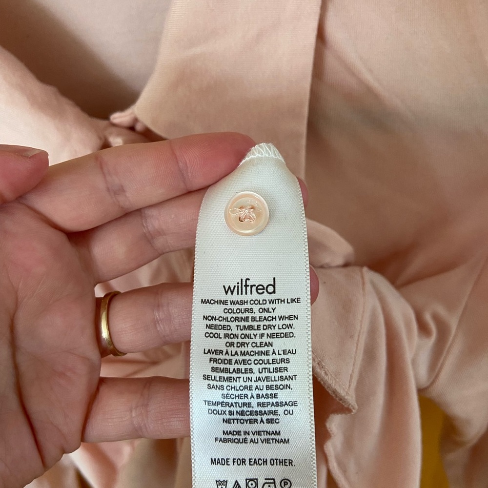 Aritzia Wilfred pose waist long sleeve Button-Up Top in peach - Picture 3 of 5